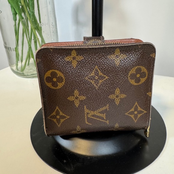 Louis Vuitton Monogram Canvas Bifold Wallet - Picture 2 of 12